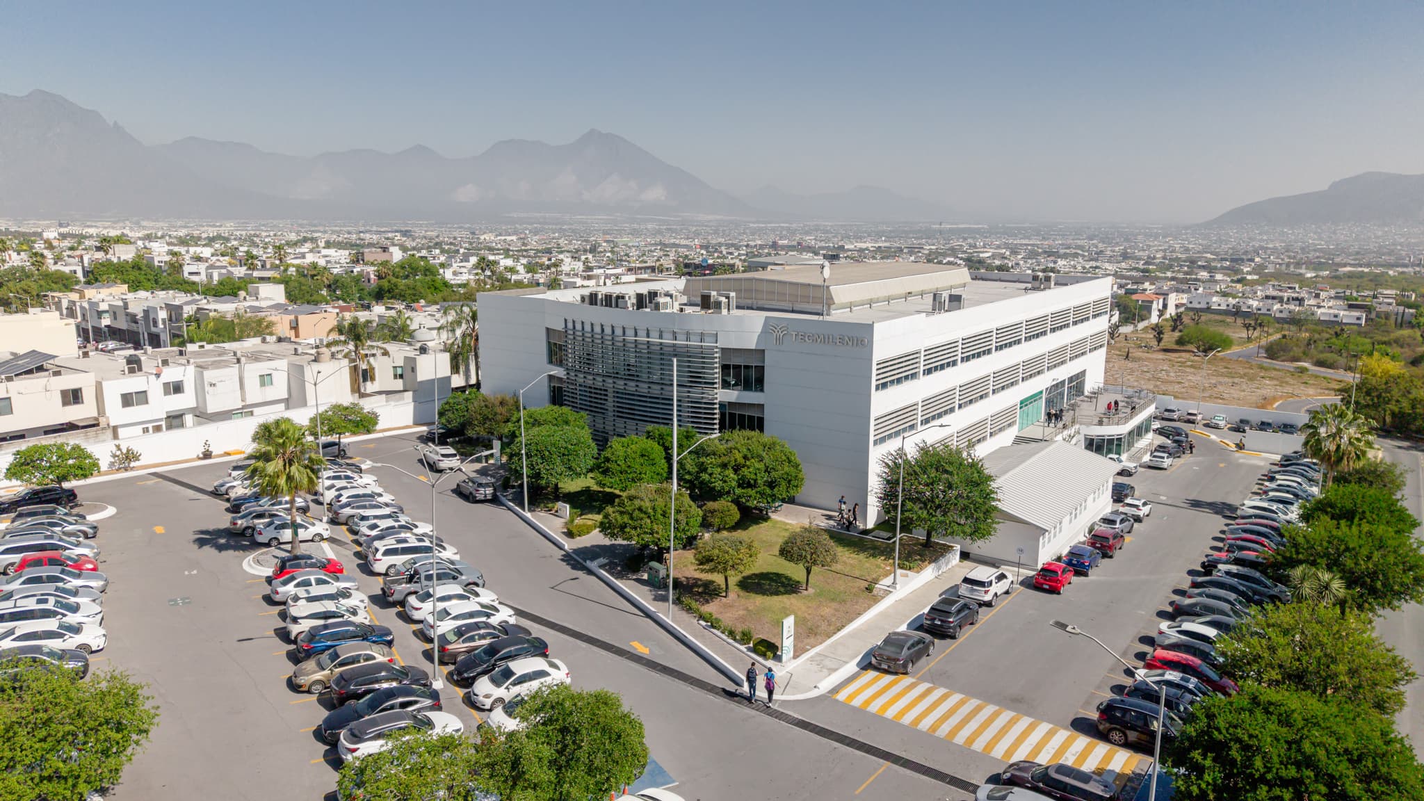 imágen con dron campus cumbres